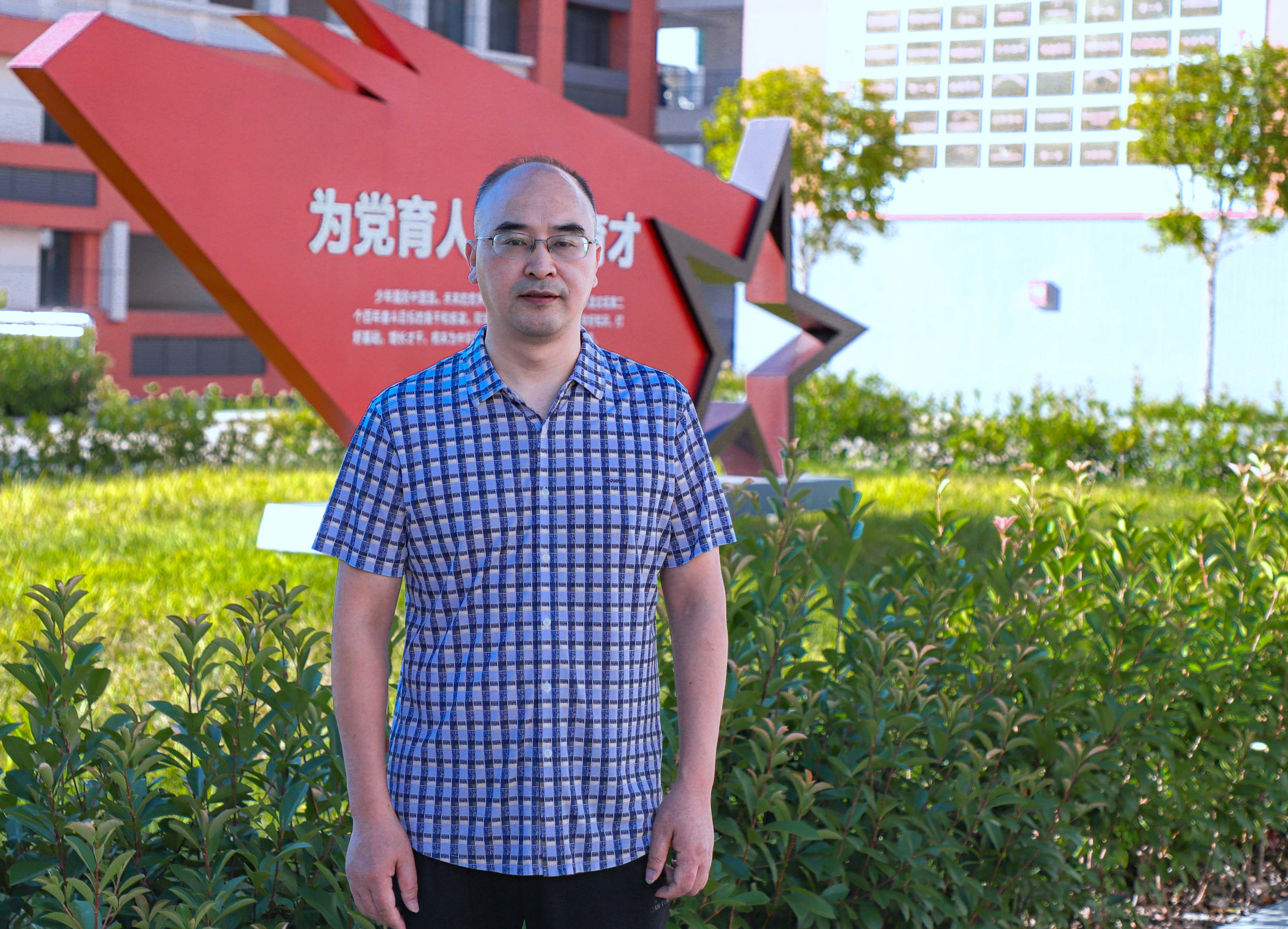 县中头雁教师丨通江中学教师何济泉：用“土办法”做“真教育”