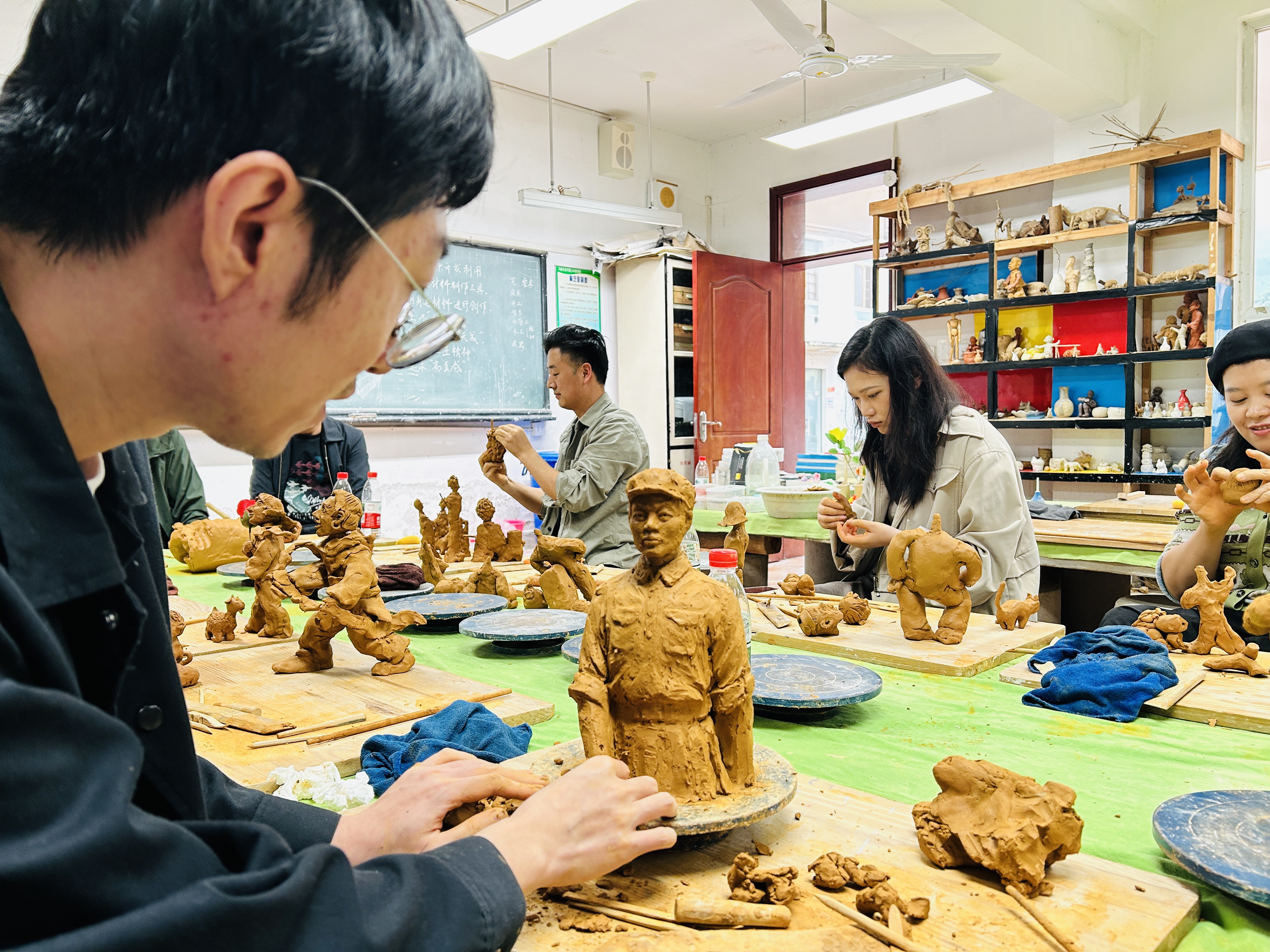 成都新都:泥塑教学研修走进邛崃红军小学