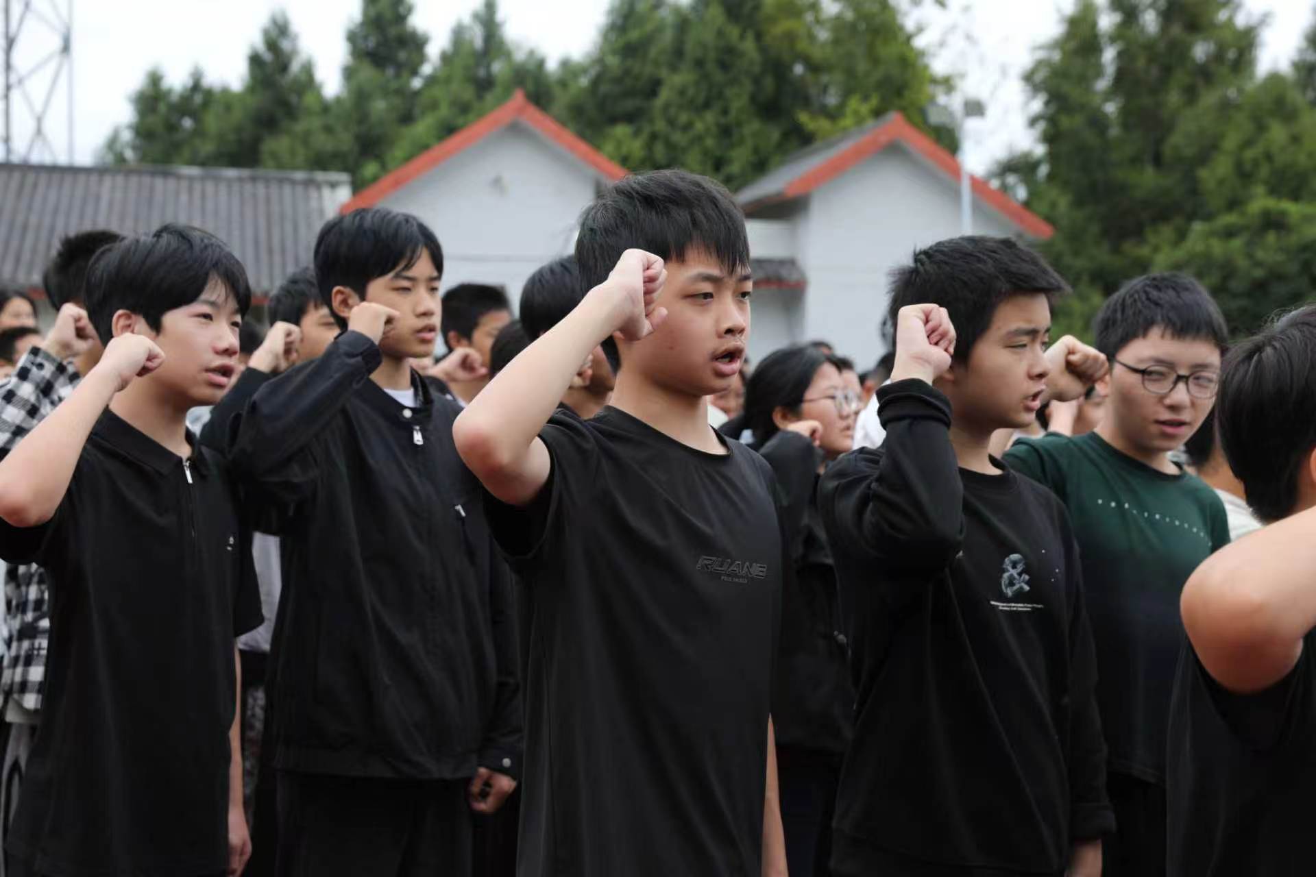巴中市恩阳区花丛初级中学:缅怀英烈铸忠魂 红色薪火映青春
