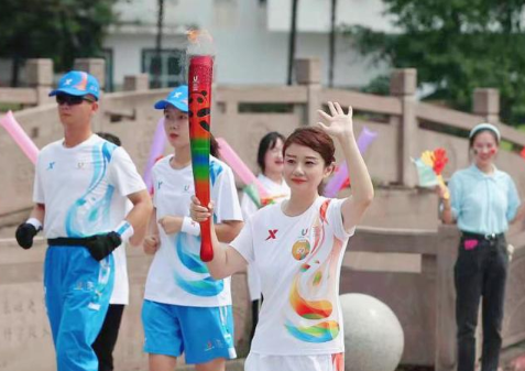 我是大运火炬手 | 覃琴:期待和学生们分享这份荣光