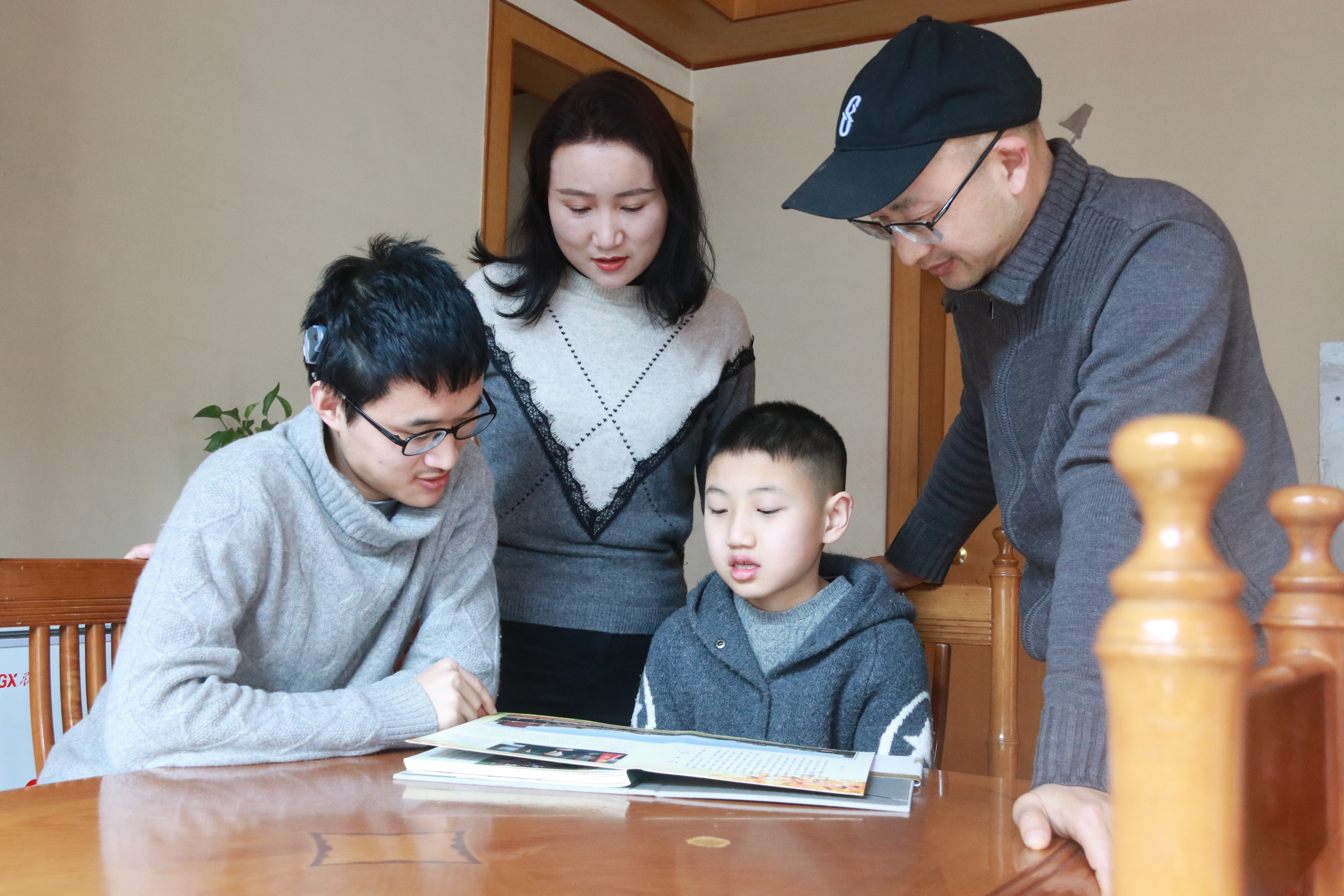 “2023年全国最美家庭”眉山市彭山区魏灵燕家庭—— 生如逆旅 向光而行