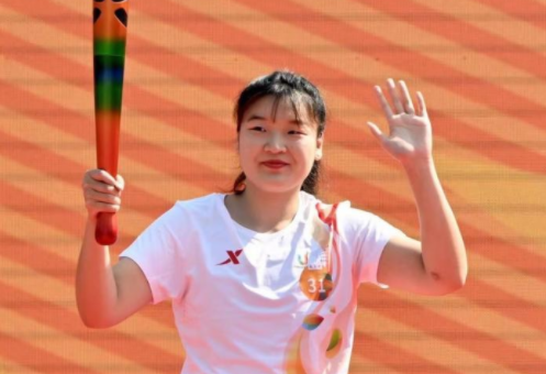 我是大运火炬手|川师大高水平女篮队长刘晓晗:捧着火炬向前进