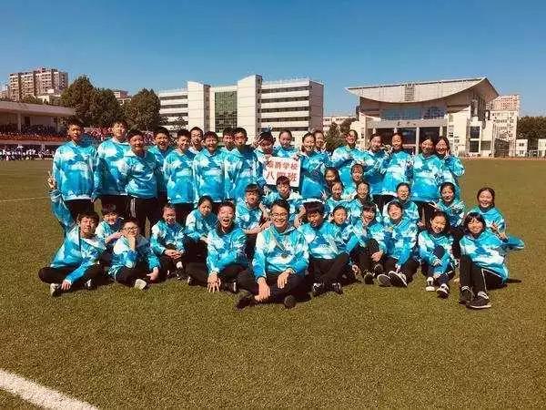 纸短情长!这位老师给学生写下20万字“情书”!好的教育就是用真心换真心