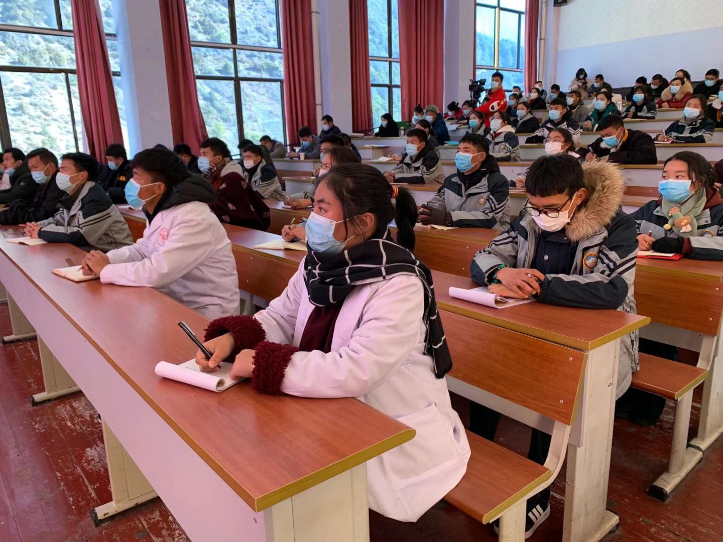 甘孜州委宣讲团到四川省藏文学校宣讲党的十九届五中全会和省委十一届八次全会精神