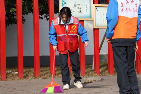 夹江中学开展“学习雷锋精神 做时代好青年”主题系列教育