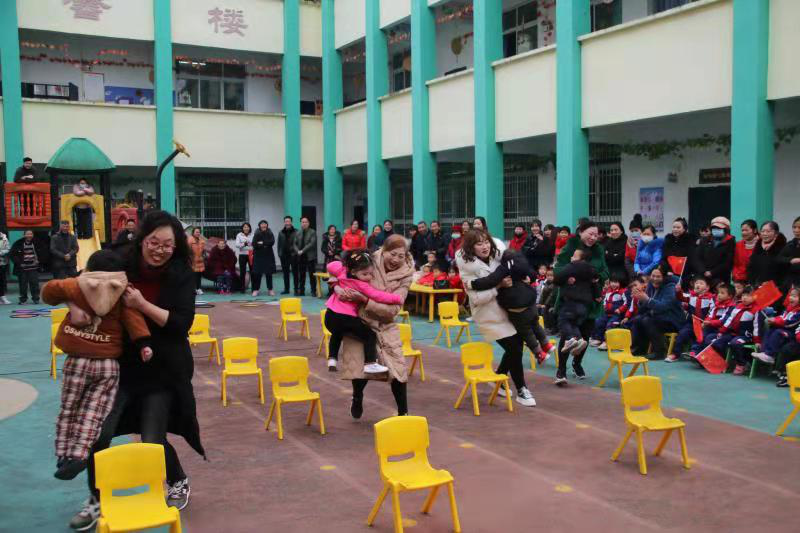 运动伴成长，渠县中滩一校幼儿园举行第七届亲子运动会