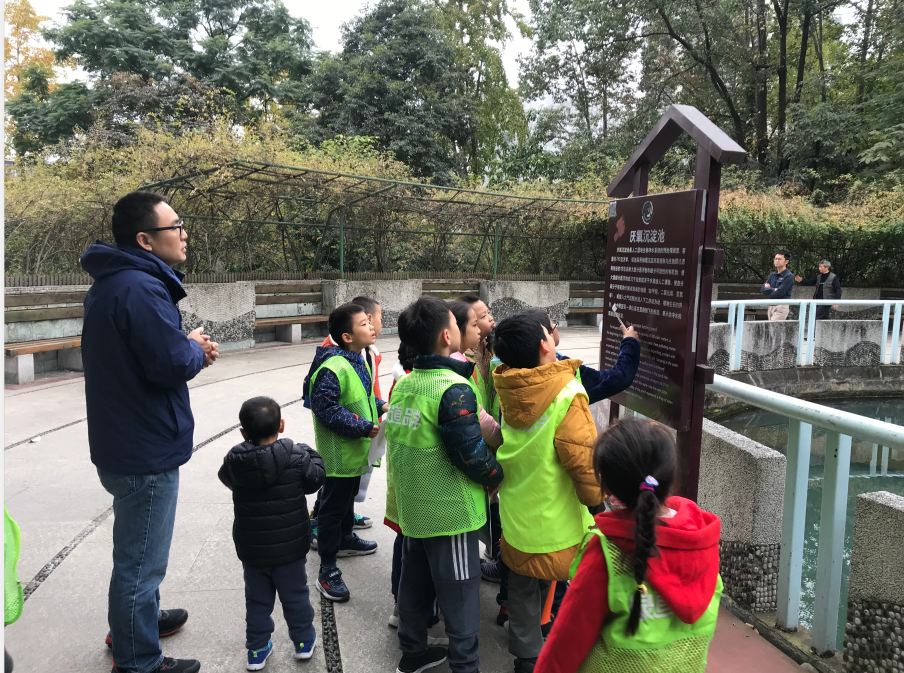 跟“科学家爸爸”一起探索水的秘密