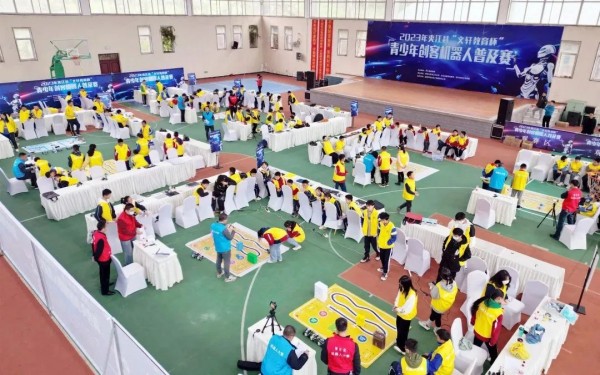 2023年夹江县“文轩教育杯”青少年创客机器人普及赛在夹江中学举行