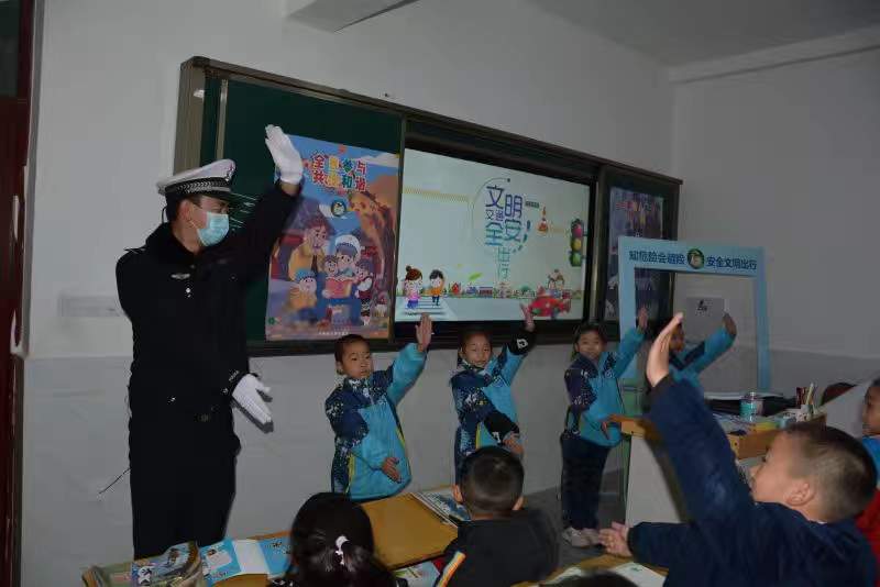 南江县中小学开展交通安全宣讲活动