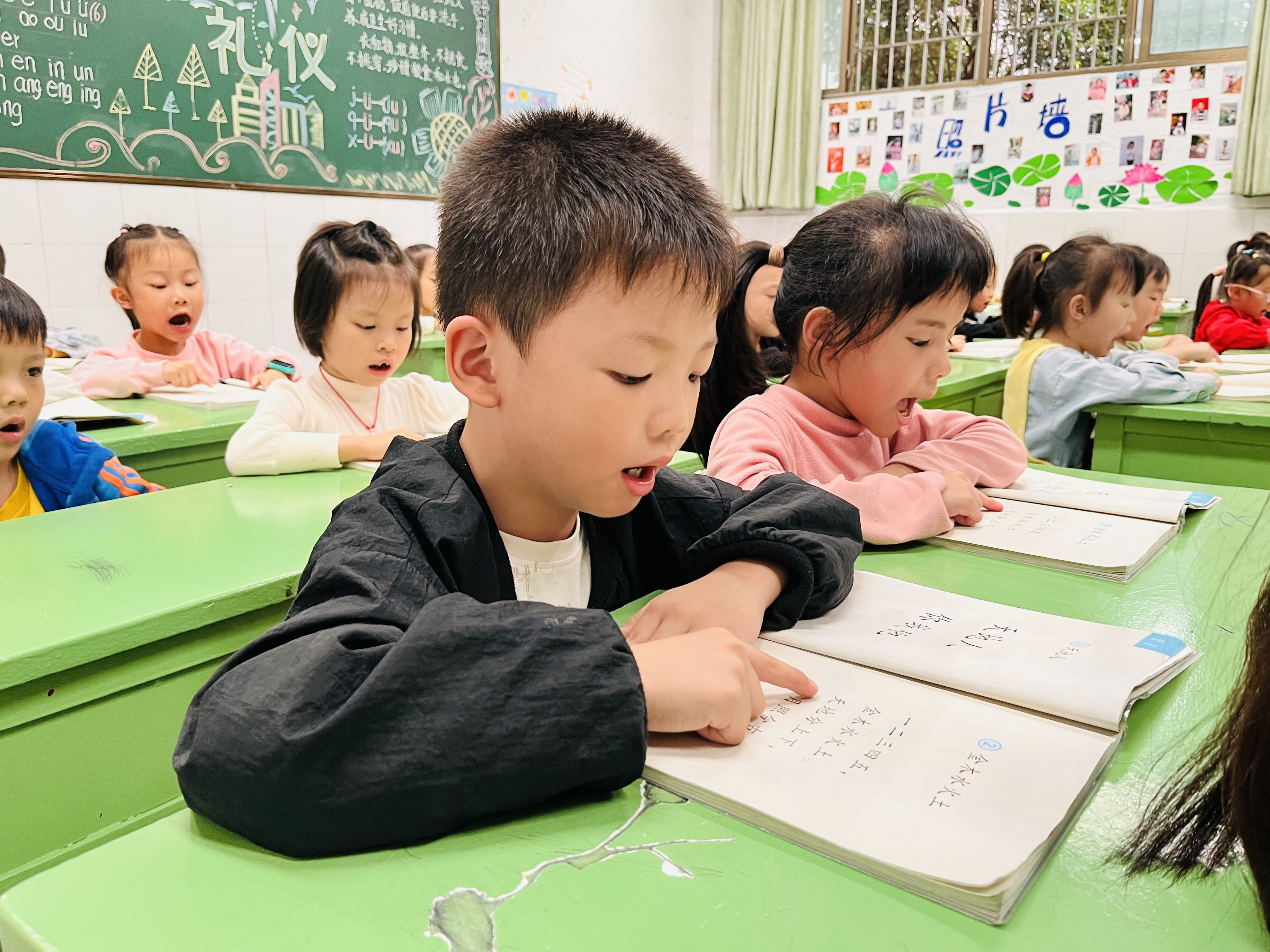 武胜县民族小学校开展一年级行为习惯养成教育评选展示活动
