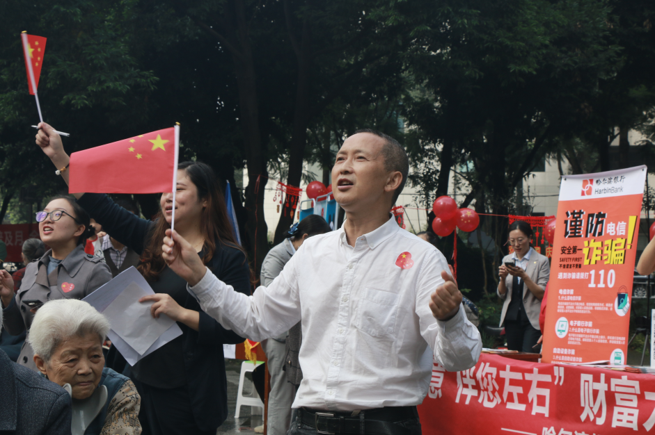 童声欢笑庆双节，小小志愿者现身社区民俗文化活动