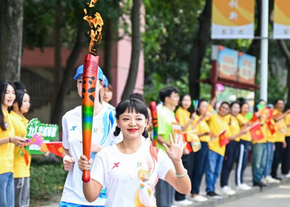 我是大运火炬手 | 高翔:传递大运精神,跑好教育的“第一棒”