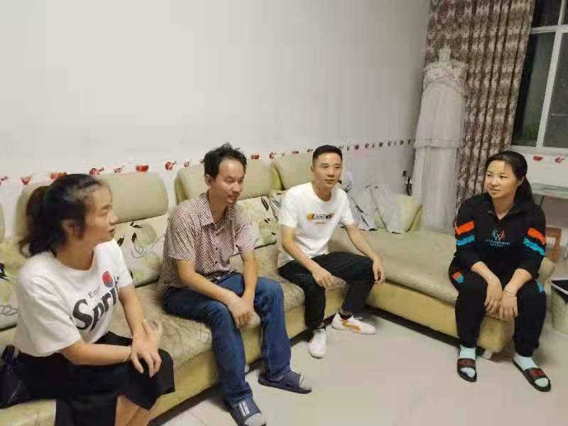 平昌县驷马小学开展“走进家庭 携手育人”家访活动