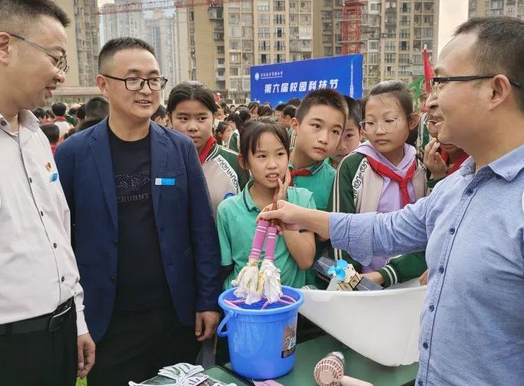 宣汉县百节溪小学举行第六届校园科技节