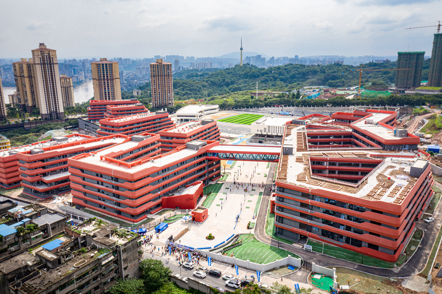 泸州龙马高中学校190天建成 圆1200学生就地读书梦想