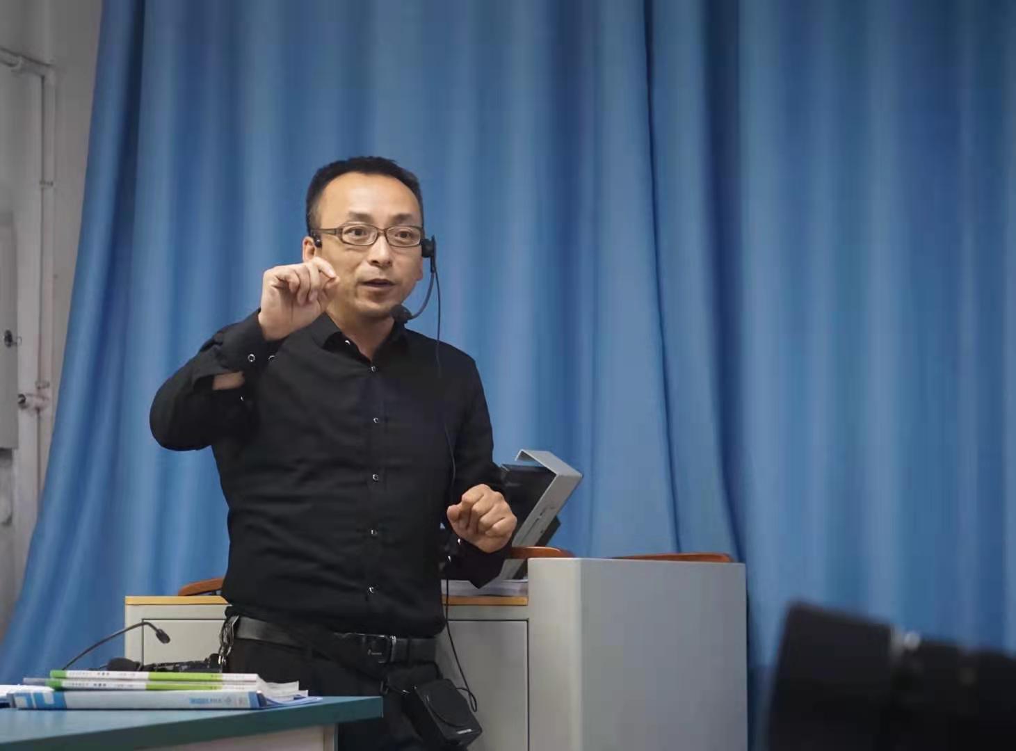 杨自强：用镜头为学生打开另一扇窗