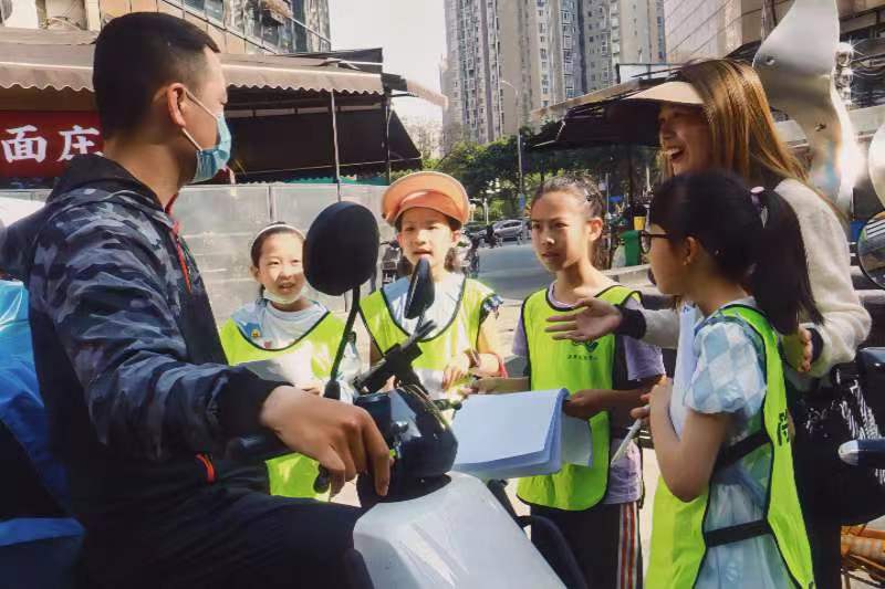 寻找最美劳动者 ——小小观察员的体验式写作课