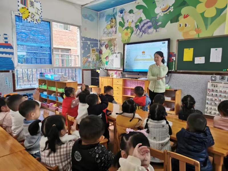 洪雅县第二幼儿园开展“我勇敢,我快乐”品格主题教育活动