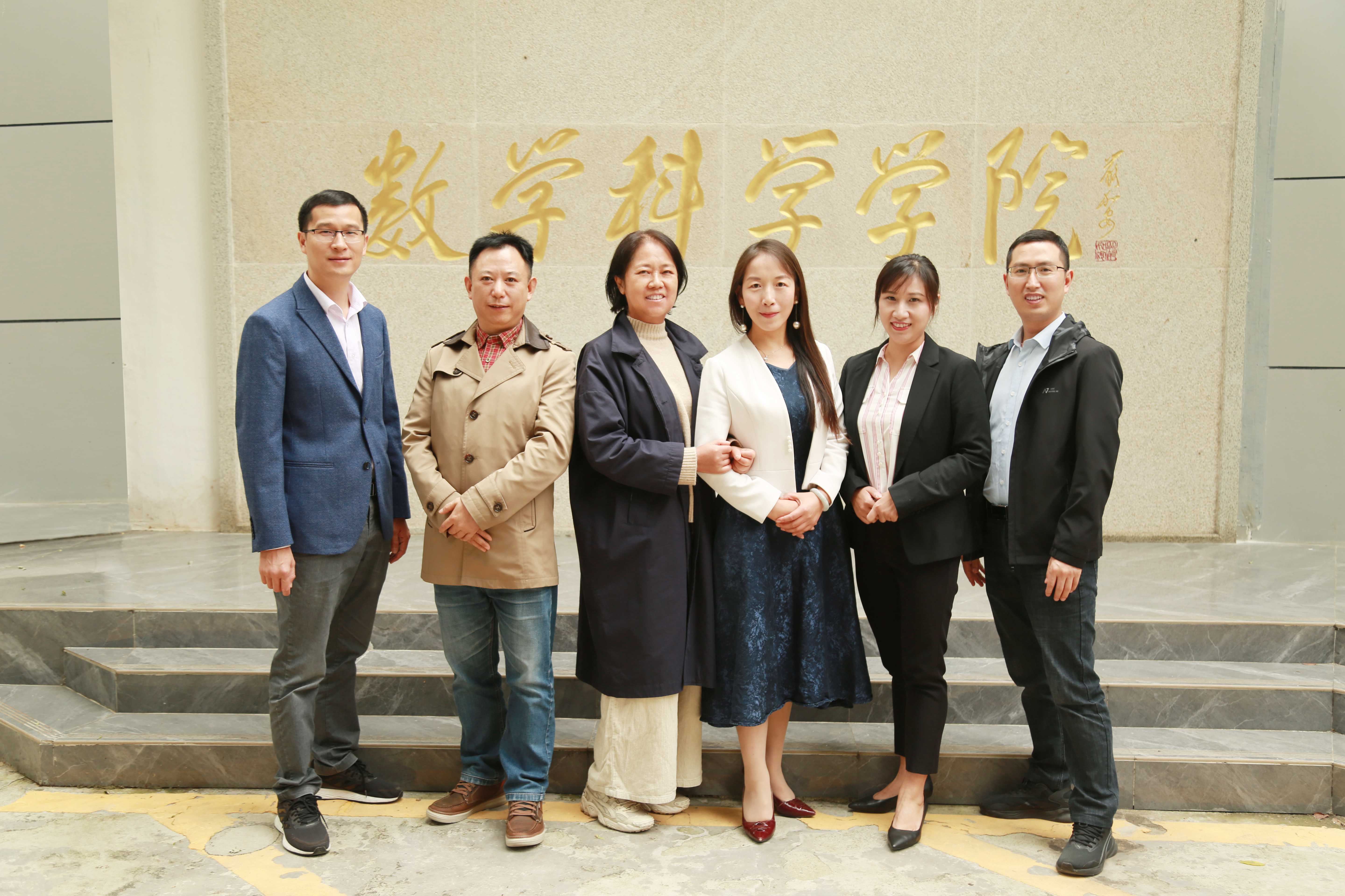 “一群人齐心协力才能走得更远”