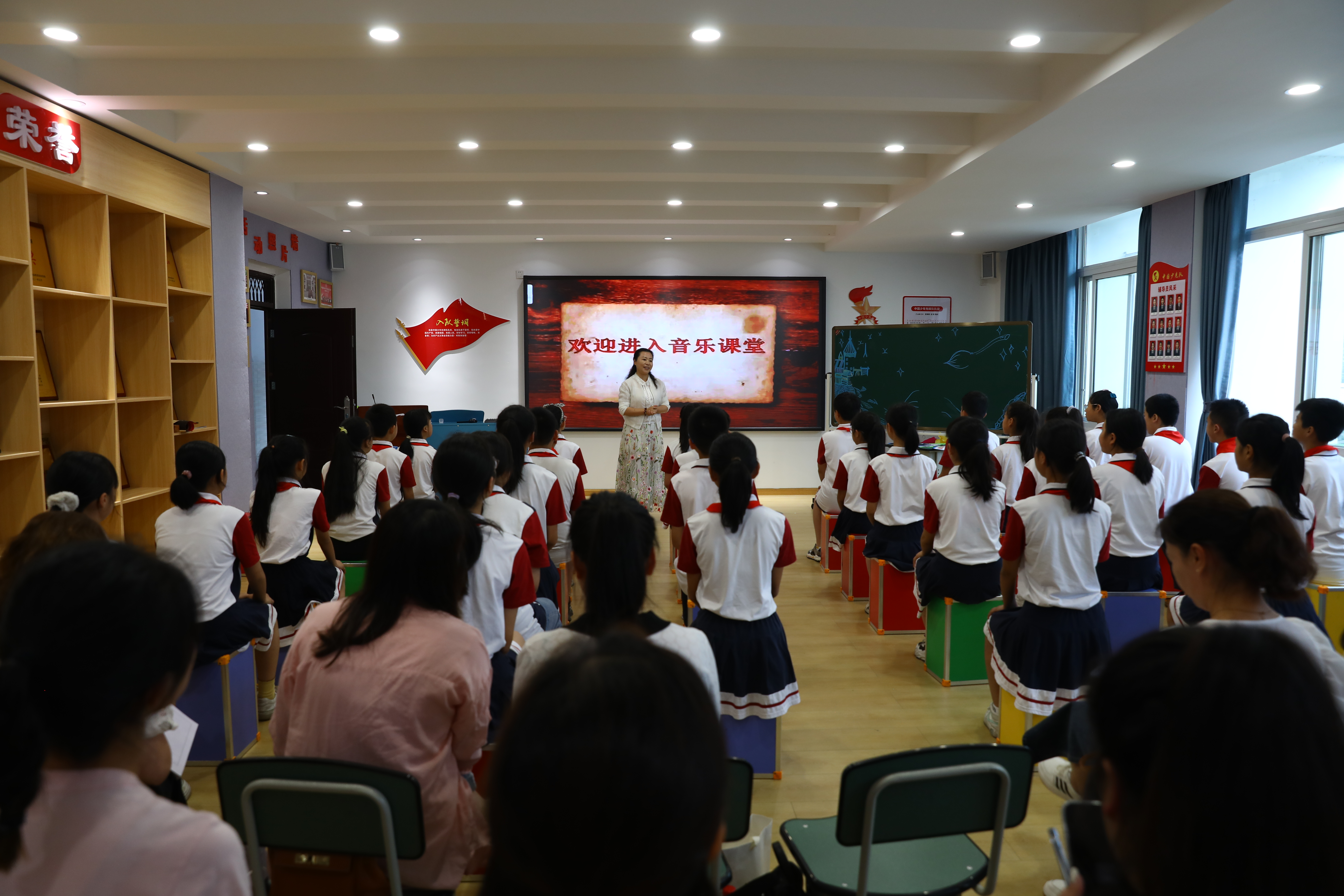 珙县唐建华名师工作室开展县级教研活动