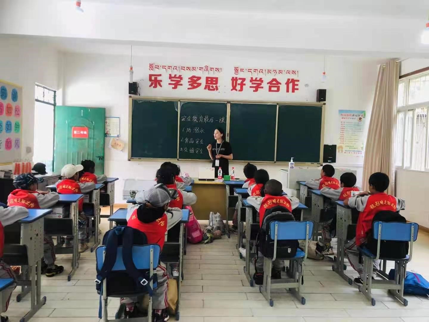 稻城县四措施抓好安全防范工作