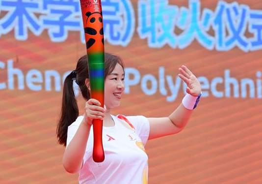 我是大运火炬手|思政教学名师李丹:传递大运精神,是一堂人生思政课