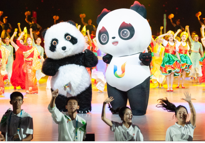 续写友谊篇章!世界青年大学生互动交流活动“成就梦想”主题晚会举行