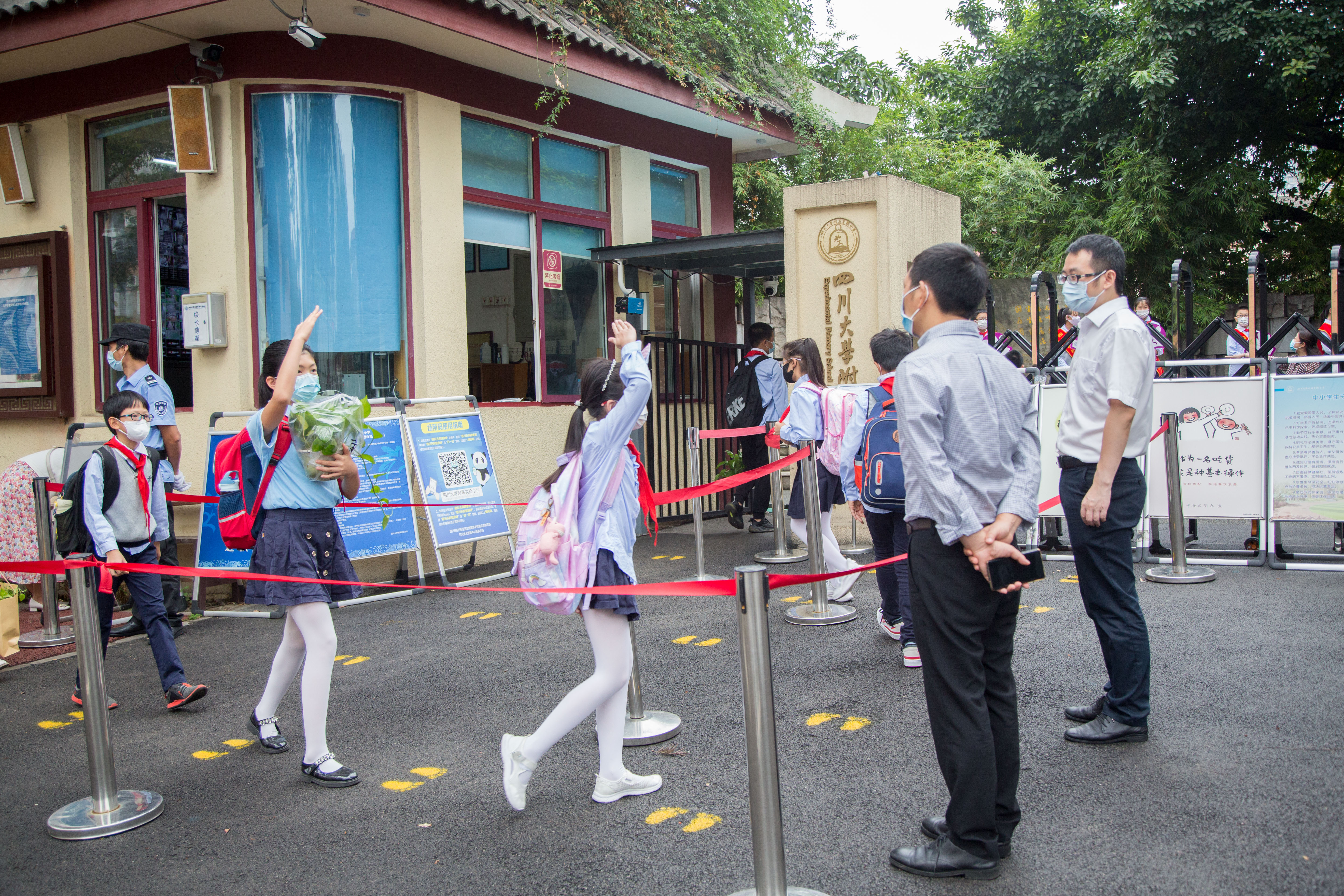 组图| 四川大学附属实验小学线下开学掠影
