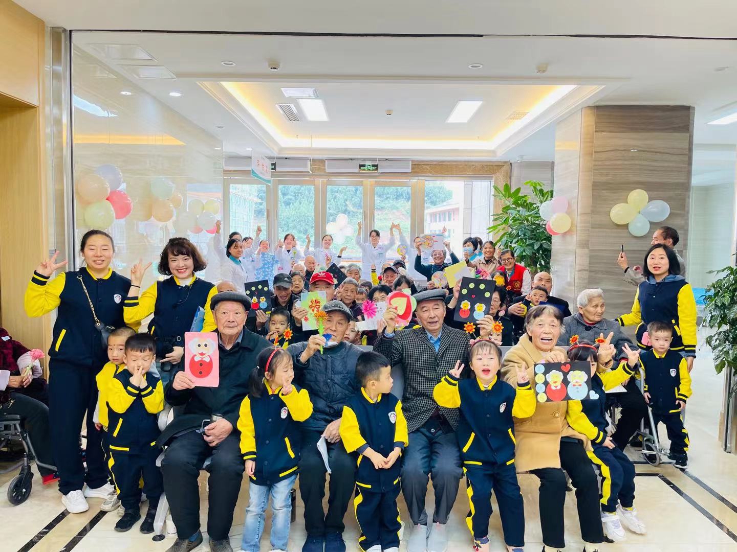 好梦幼儿园组织师幼到护理院开展“感恩重阳 老幼同乐”主题活动