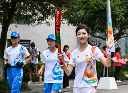 我是大运火炬手 | 赵芃露:传承时代精神 讲好中国故事
