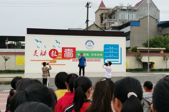 夹江环保执法大队环保宣传走进甘江一小