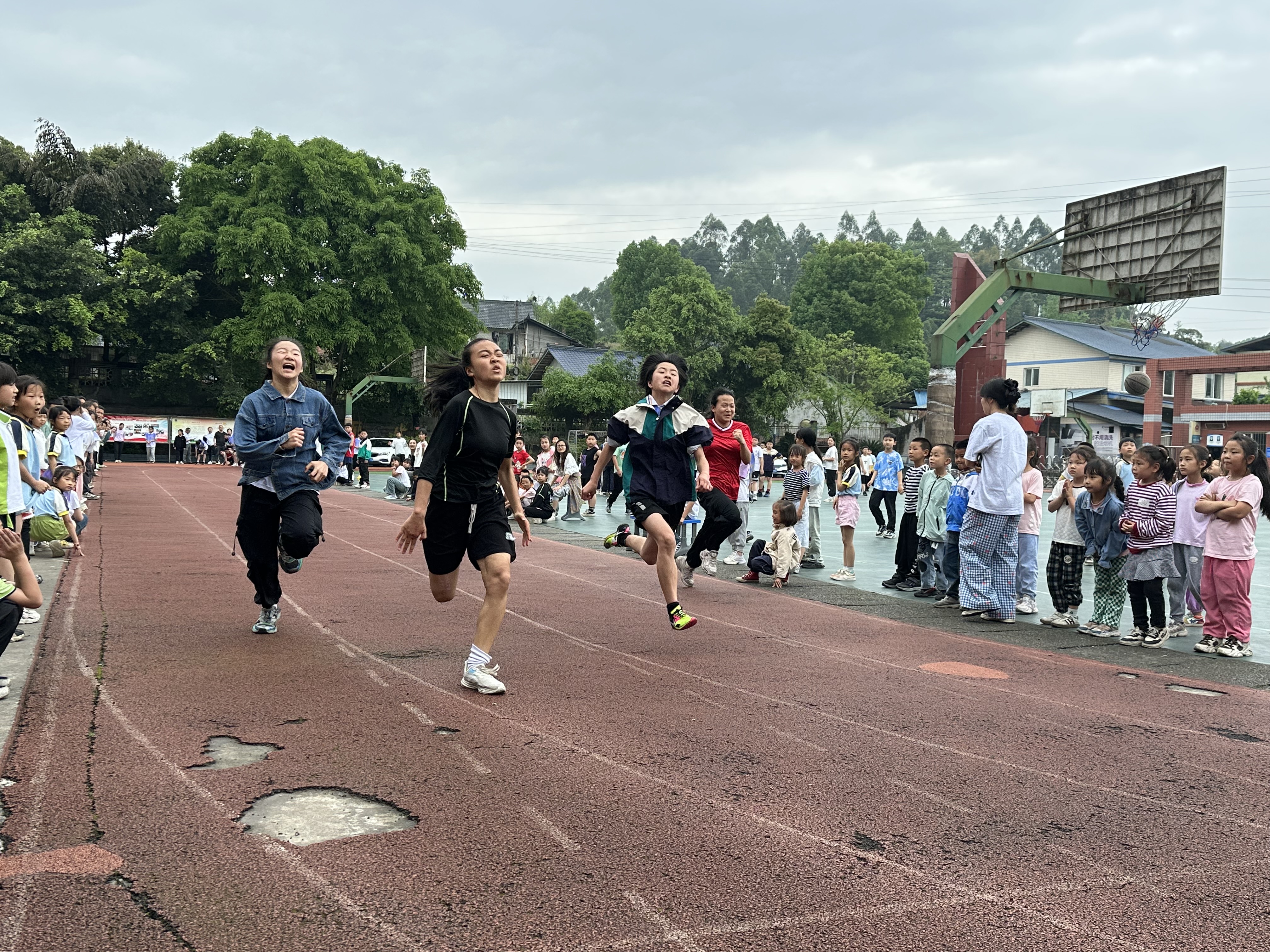 沙湾区踏水镇中心校举办2024春季运动会