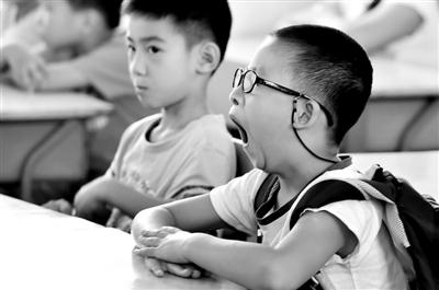 各地打响中小学生睡眠“保卫战”
