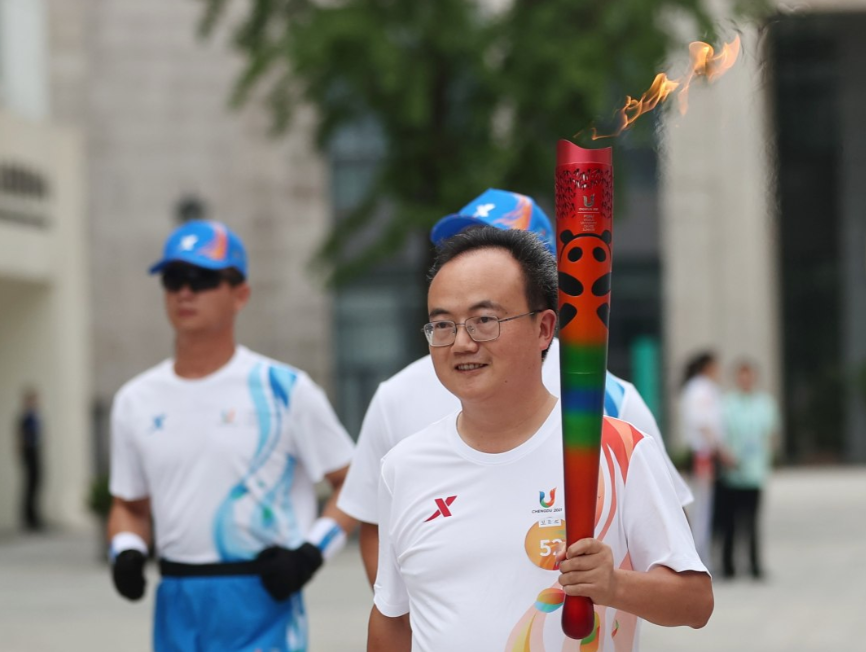我是大运火炬手 | 李国刚:秋季开学典礼上,要与师生分享传递的喜悦