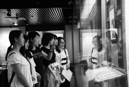 “行走”中汲取教育的力量——成都市草堂小学西区分校教师开展阅读人文行走”活动 