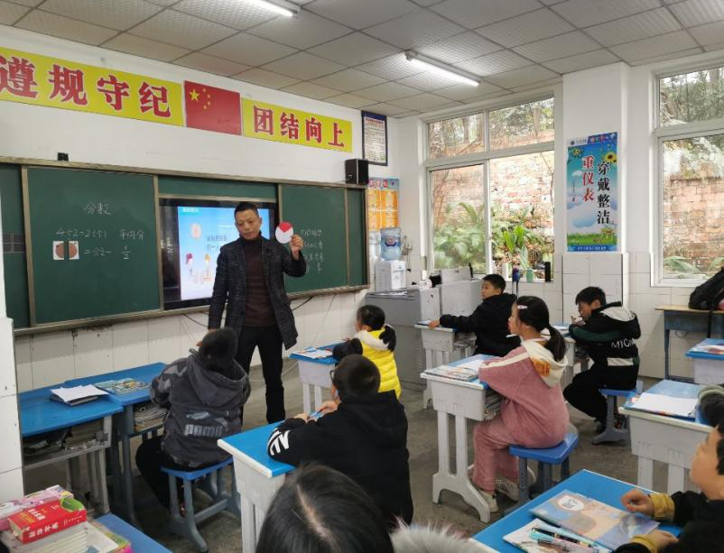 沙湾区五校联合举办课题数学组研讨活动