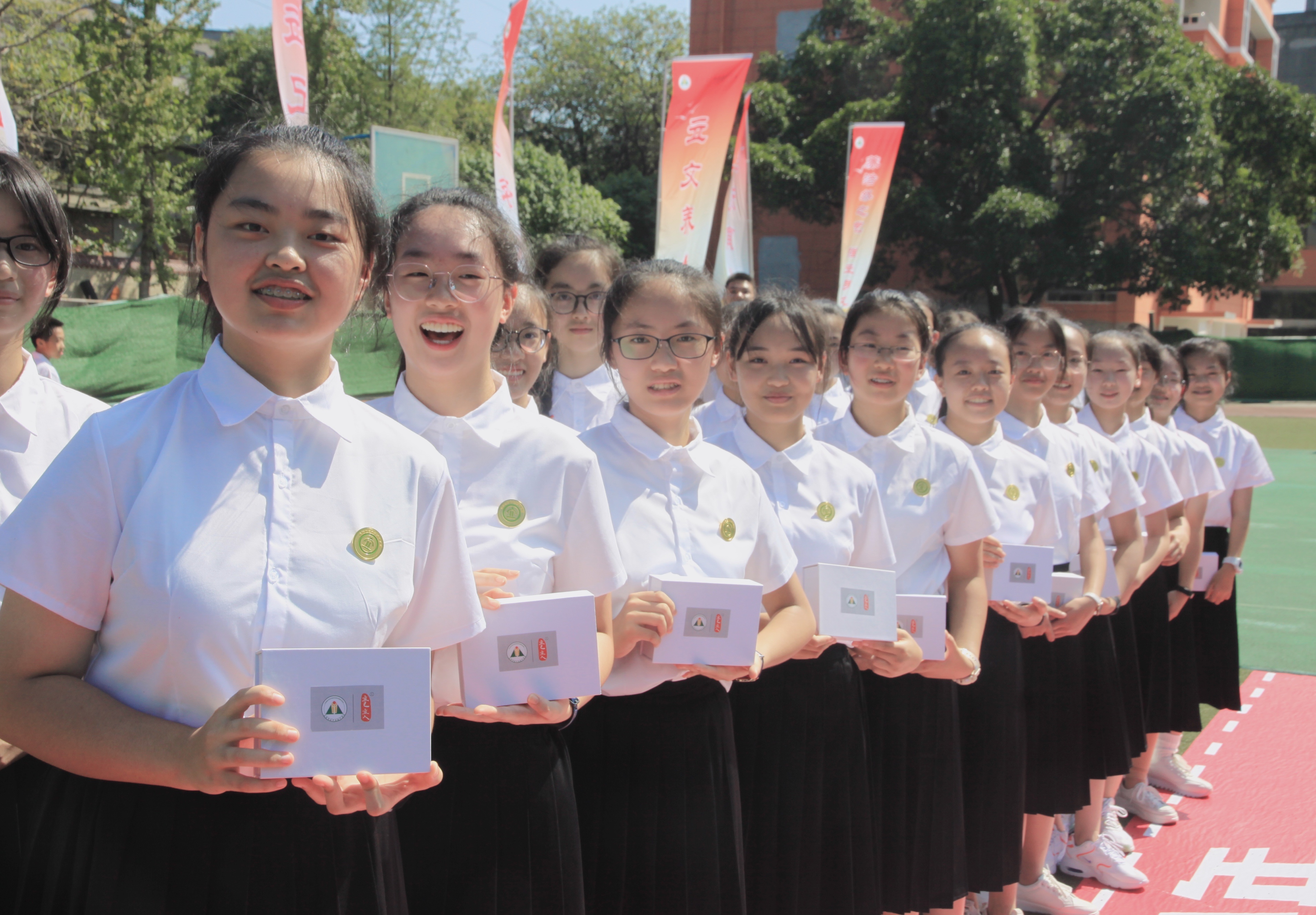 成都市金牛实验中学：一场仪式，助学生迈好“青春第一步”