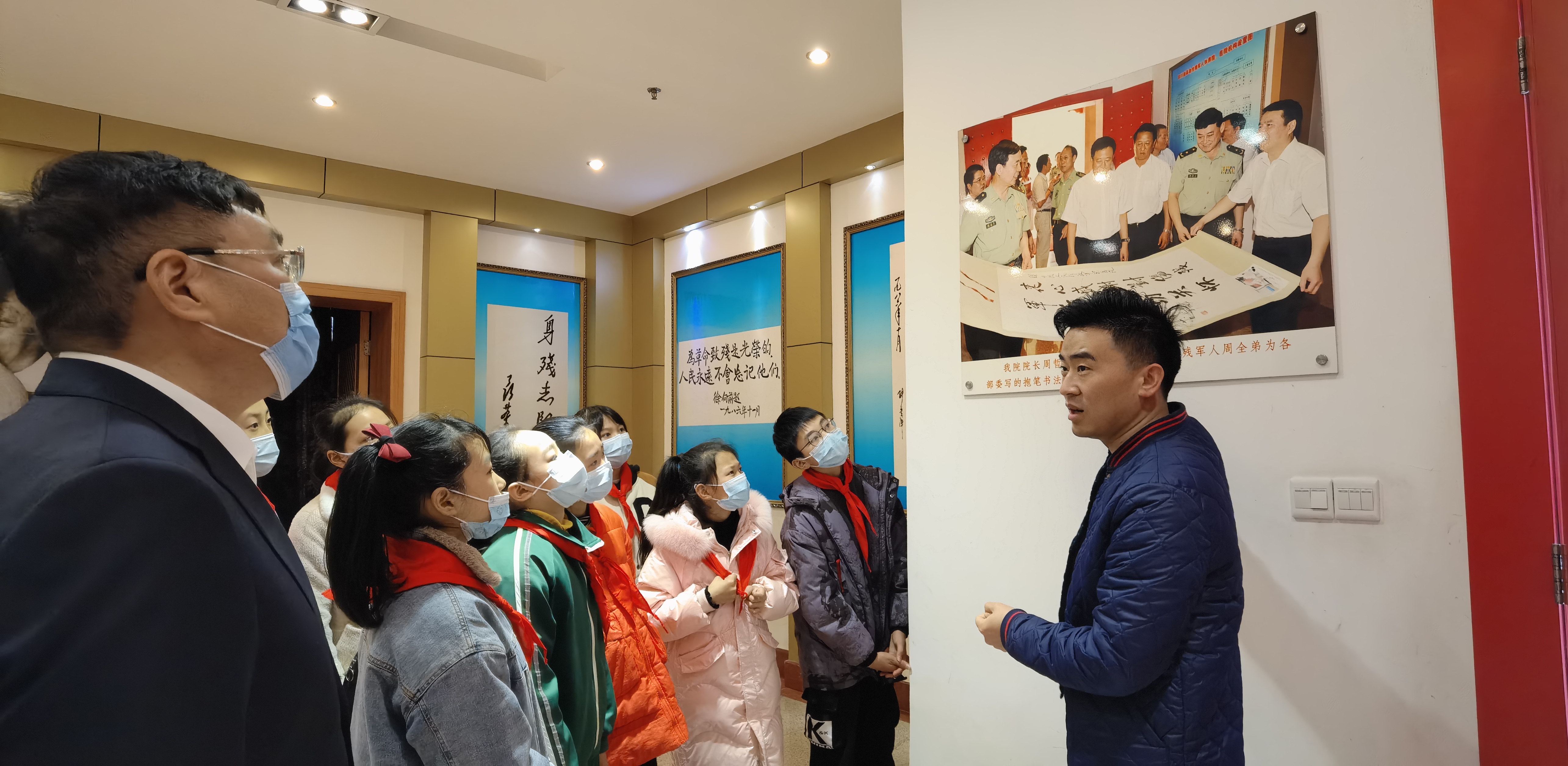 崔昌宏在新都区调研学生志愿服务工作