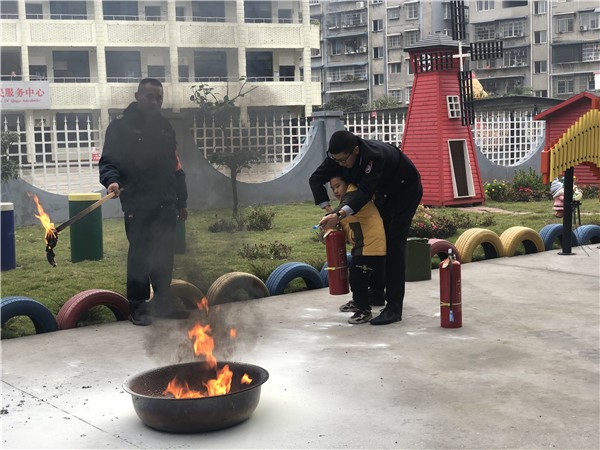 夹江县和谐儿园开展“消防应急疏散”演练活动