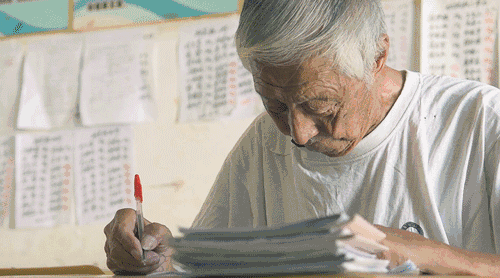 91岁教师守候留守儿童:只要我有口气 不会让他们念不起书