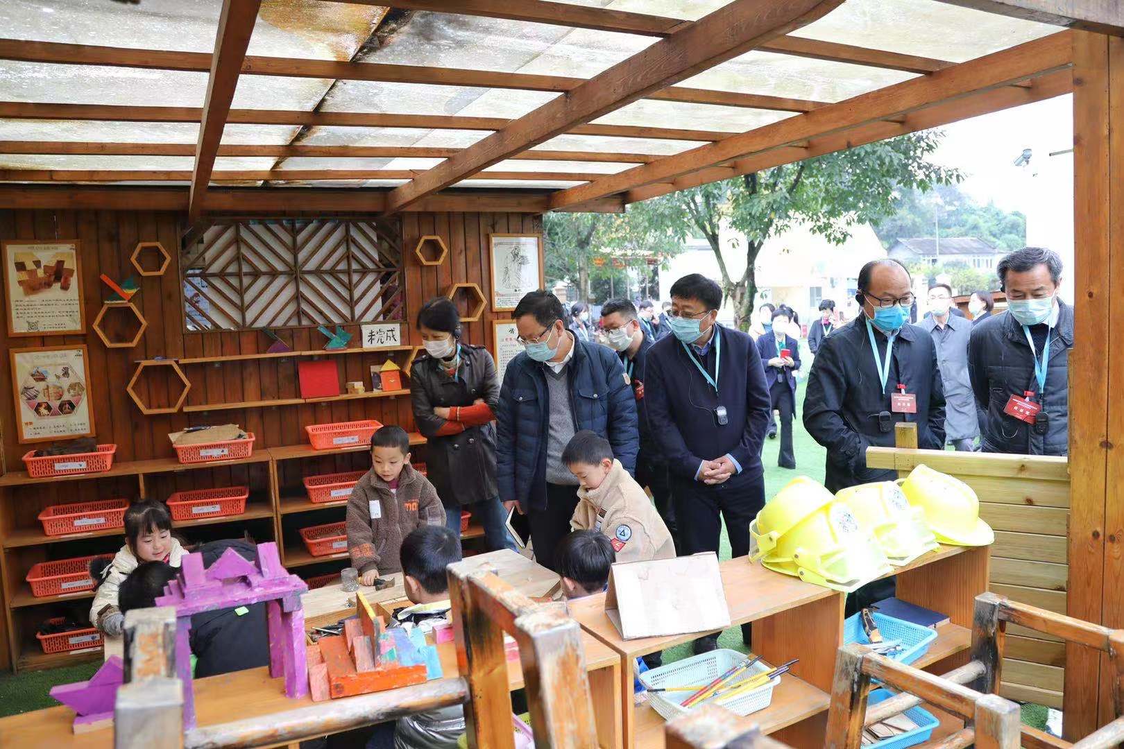 全国县域学前教育普及普惠督导评估专家组现场考察成都幼儿园