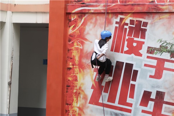 夹江县华头中学组织春季研学活动