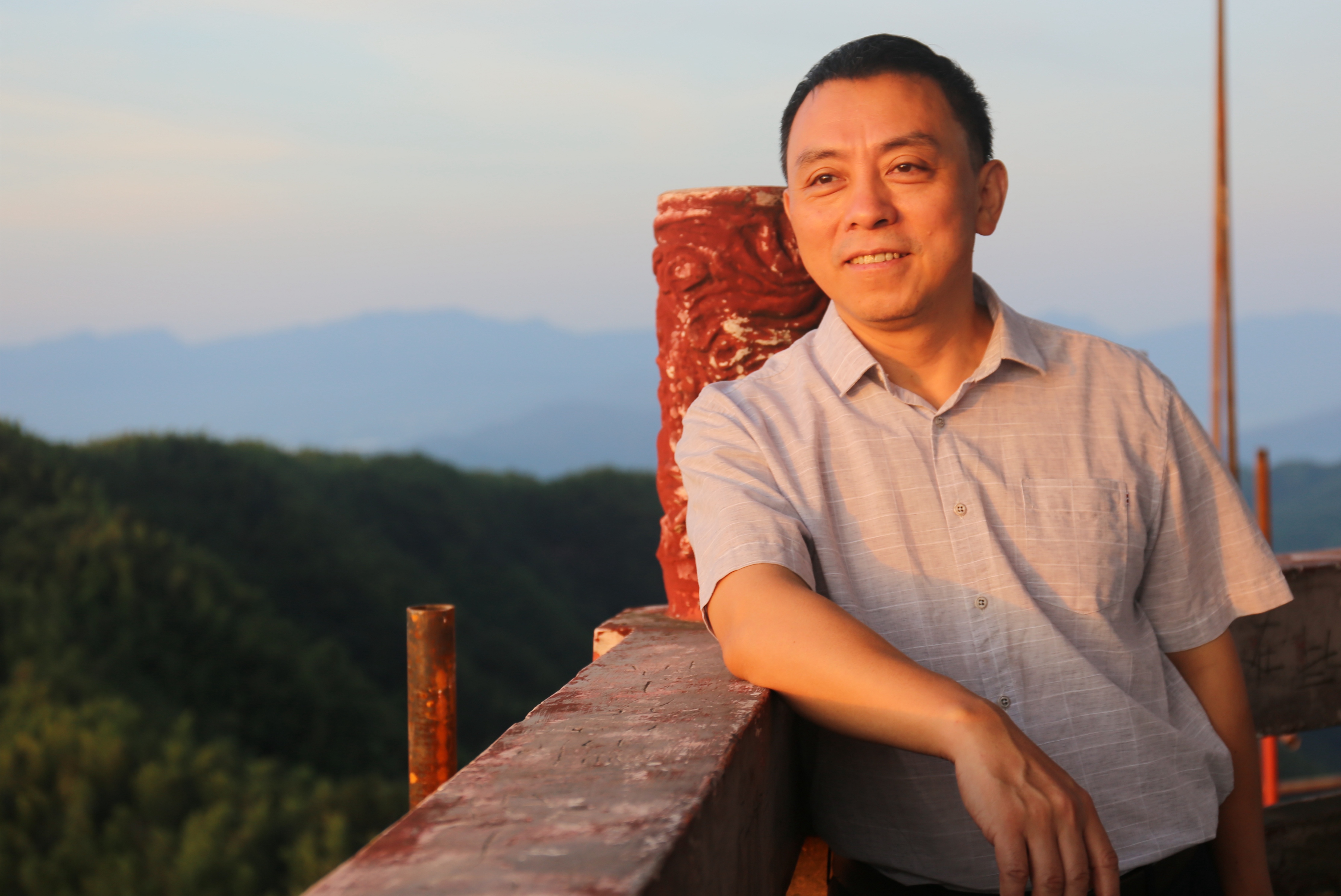 “涌哥” 的书法教育梦