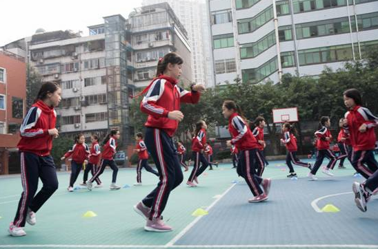 戴“手环”上体育课，成都市盐道街小学智慧体育课吸睛无数