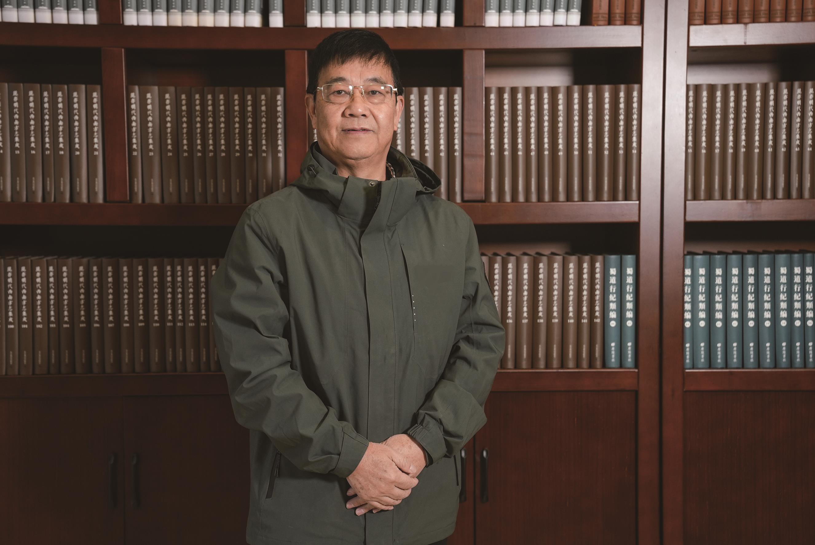 西华大学教授蔡东洲:甘守直线人生 深研曲线历史