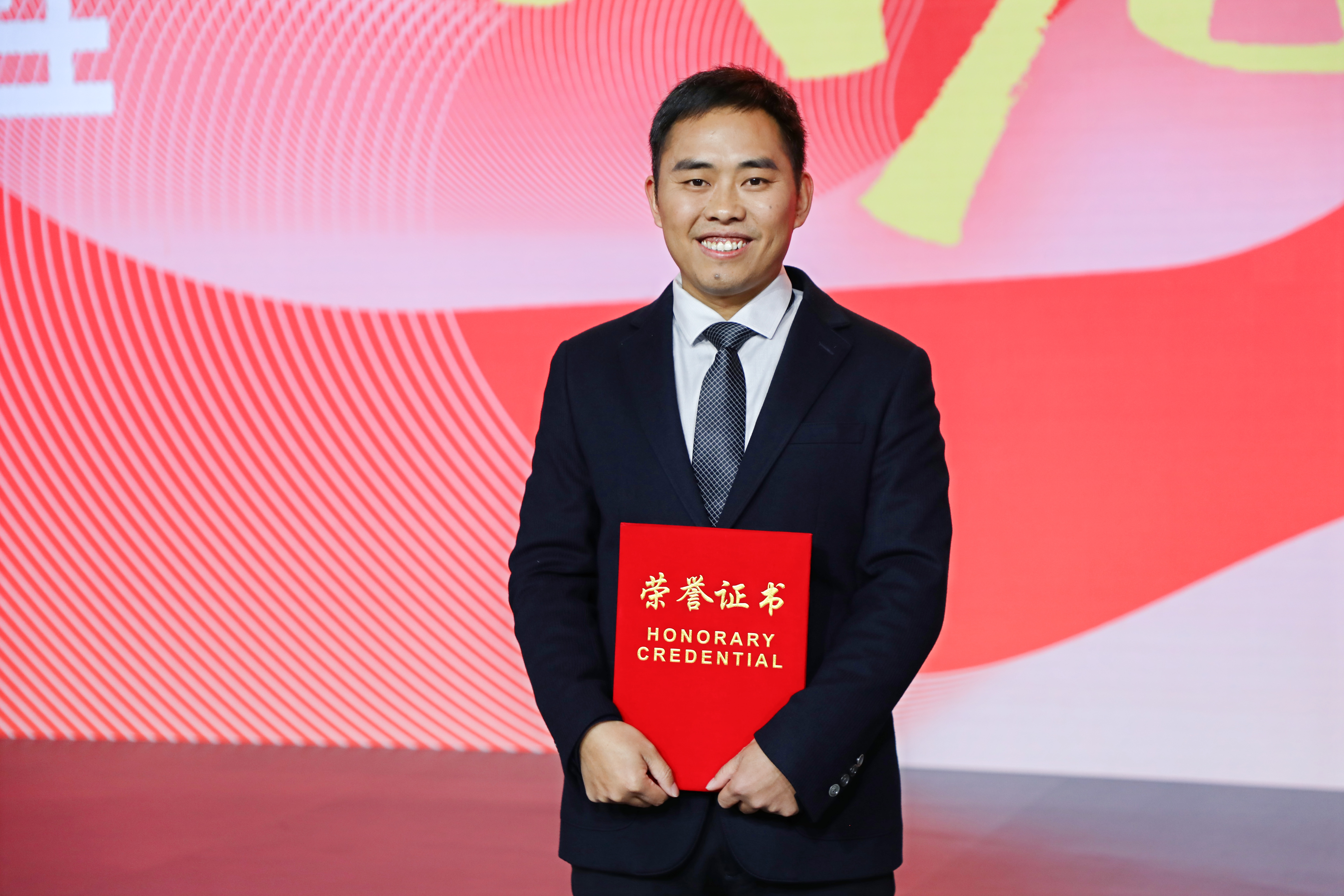 古蔺县皇华中学教师彭龙:乡村学校里的“软件工程师”