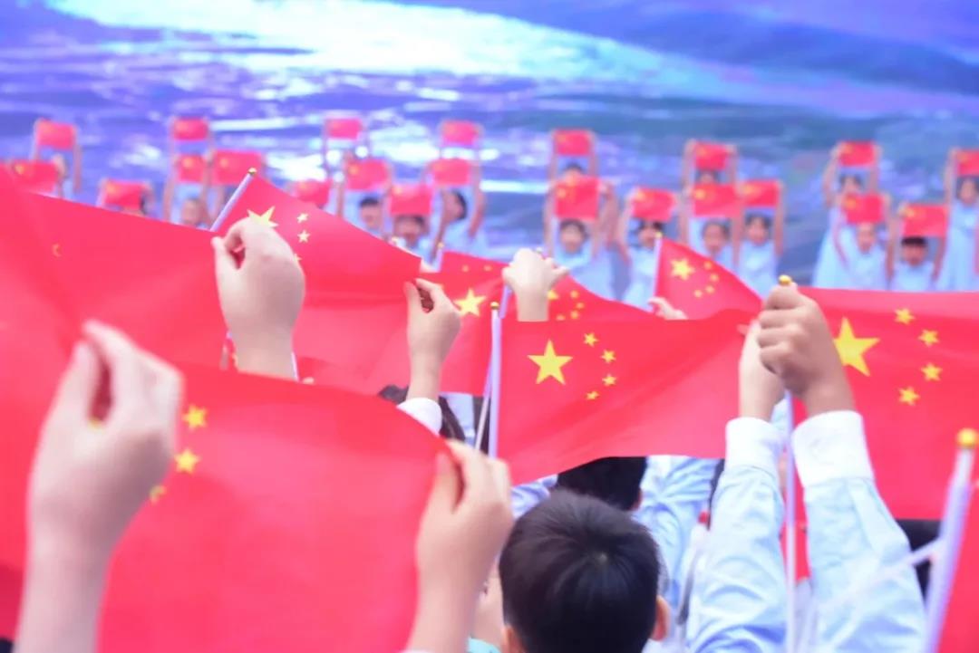 爱国，从升旗礼仪做起