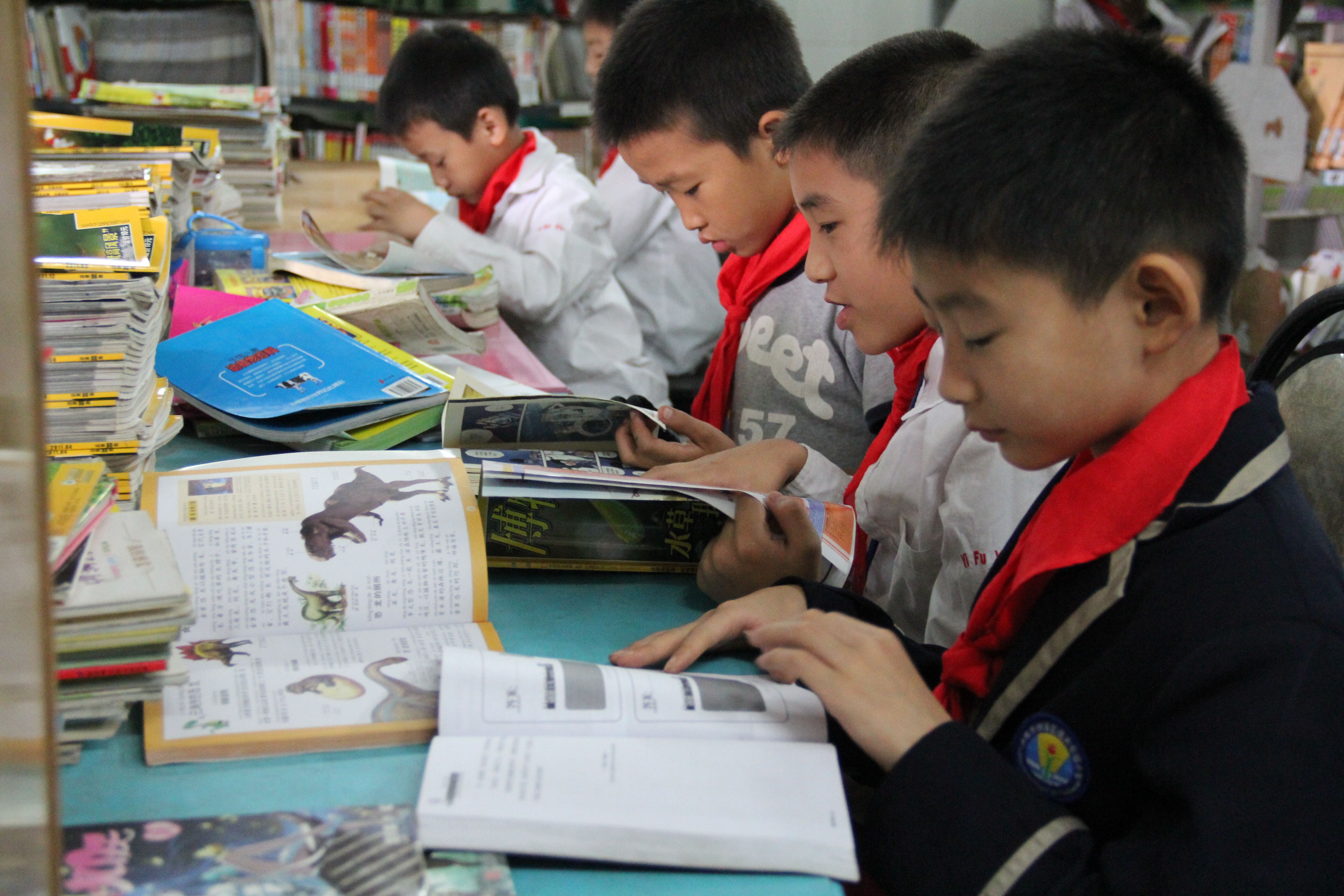 泸州市纳溪区逸夫实验小学开展特色阅读活动——让童年充满书香