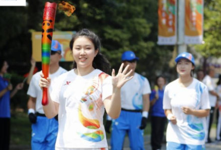 我是大运火炬手 | 陈莹:一朵云彩推动朵朵云彩