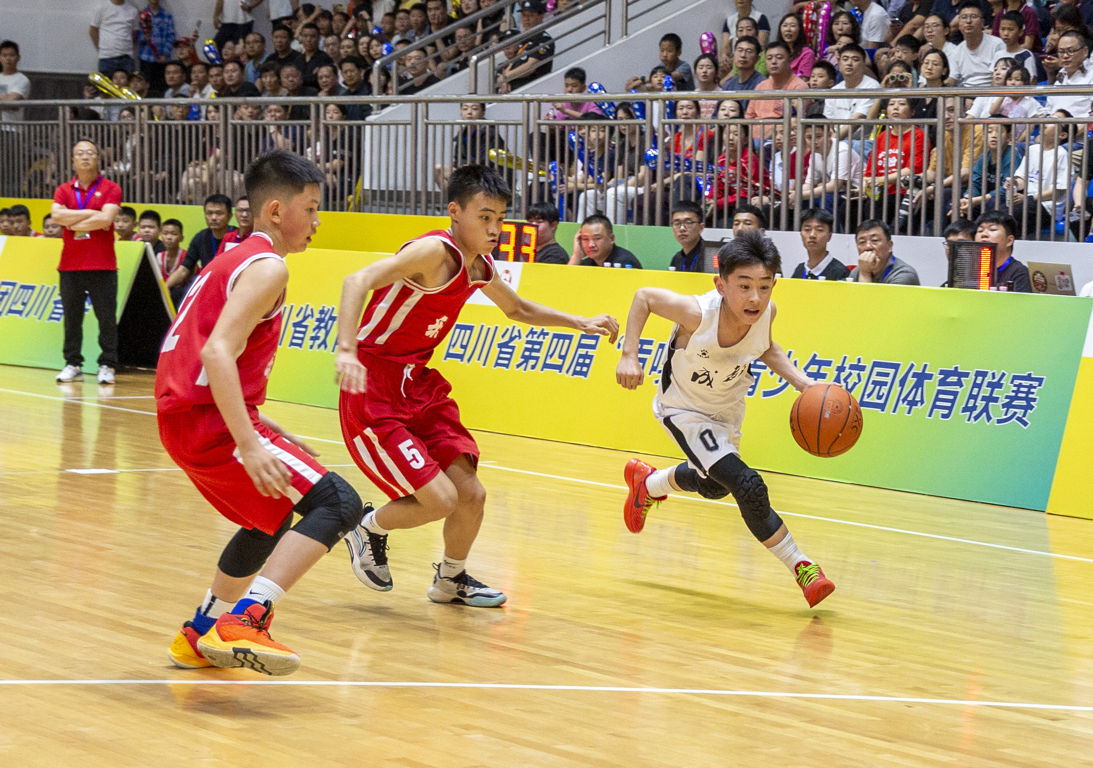 扬体育精神,享体育乐趣!第四届“贡嘎杯”青少年校园篮球联赛(小学男子组)总决赛举行